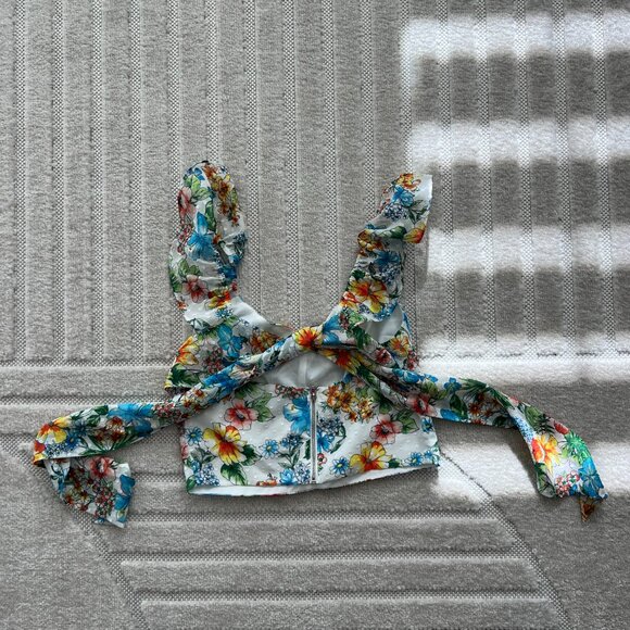Ali & Jay Botanical Floral Crop Top, in size M - Picture 3 of 7